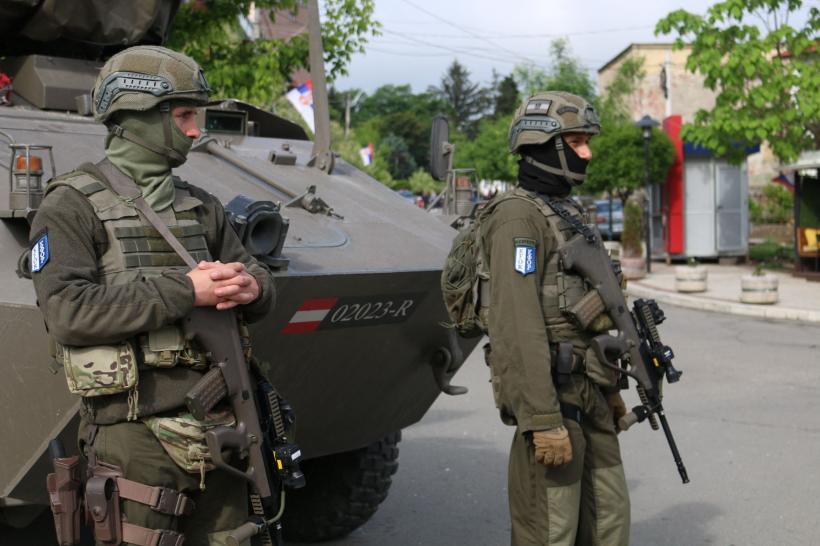Tensiuni în Kosovo după arestarea a trei polițiști de către autoritățile sârbe