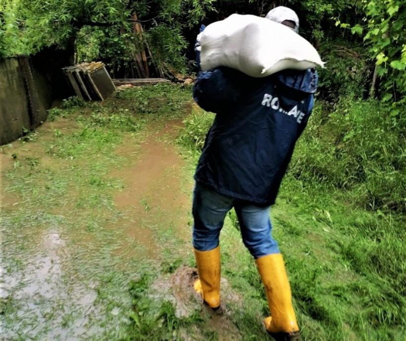 România sub ape. Zeci de case inundate, sute de oameni izolați 18845436