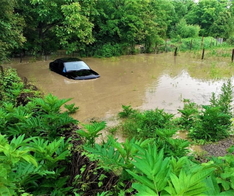 România sub ape. Zeci de case inundate, sute de oameni izolați 18845437