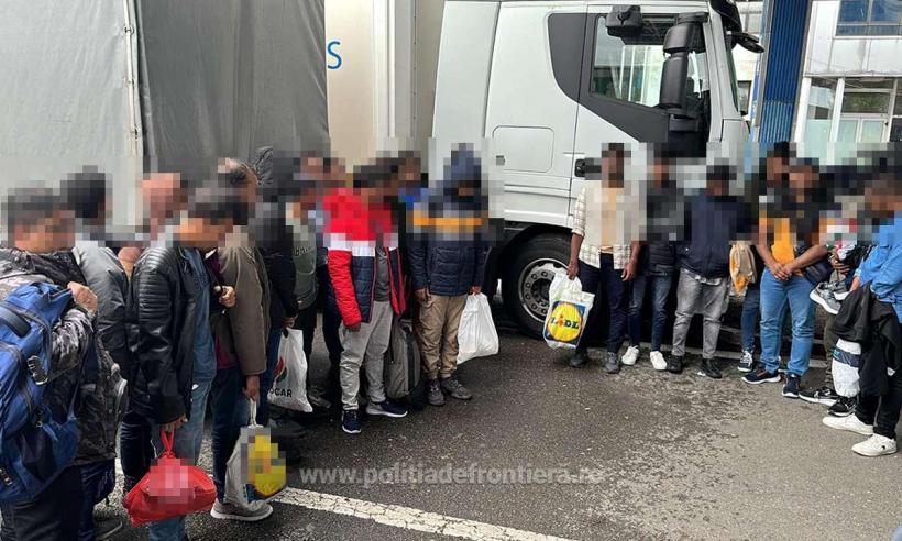 Zeci de cetățeni străini au încercat să treacă ilegal frontiera prin Vama Nădlac