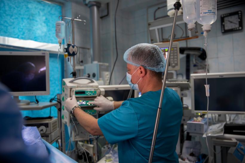 Performanță medicală: Specialiștii de la Spitalul Militar Central au extirpat cu succes o tumoră ovariană de 6 kg 18845721