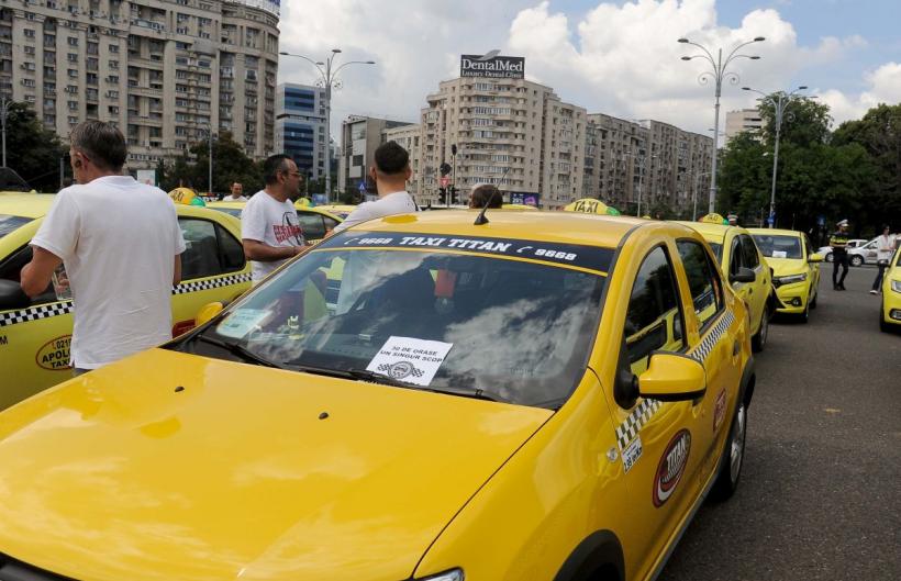 Protest al taximetriștilor în fața Palatului Victoria, împotriva aplicațiilor de ride-sharing gen Uber și Bold