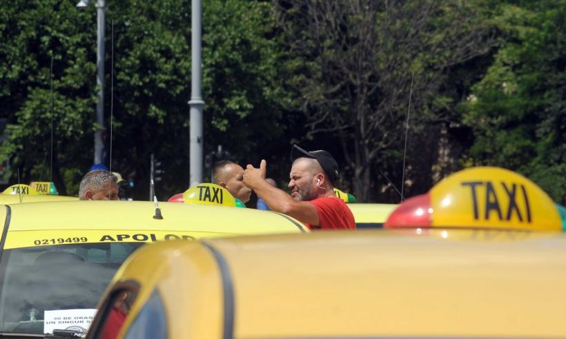 Protest al taximetriștilor în fața Palatului Victoria, împotriva aplicațiilor de ride-sharing gen Uber și Bold 18845912