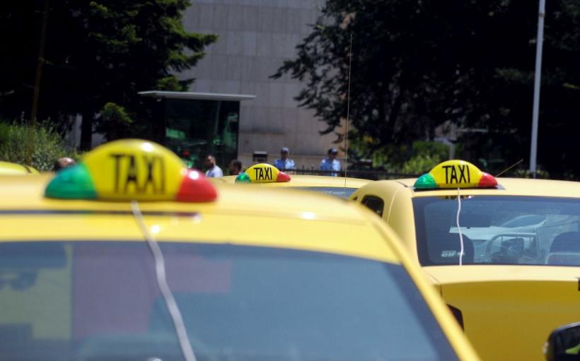 Protest al taximetriștilor în fața Palatului Victoria, împotriva aplicațiilor de ride-sharing gen Uber și Bold 18845915
