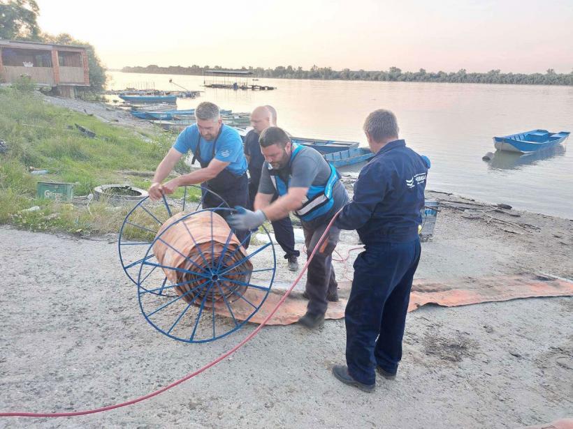 Dezastru ecologic! 35 de tone de petrol s-au scurs în Dunăre și se îndreaptă spre România 18846027