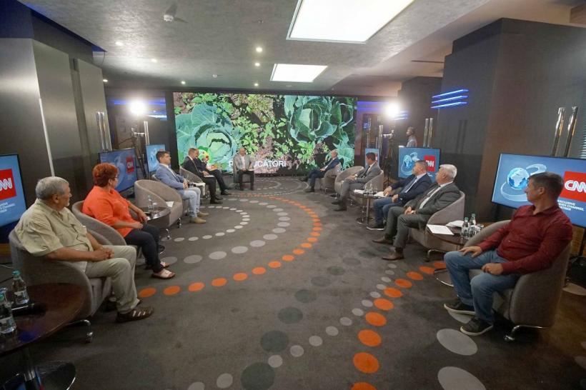 „Cash sau card, maică?” 18845880