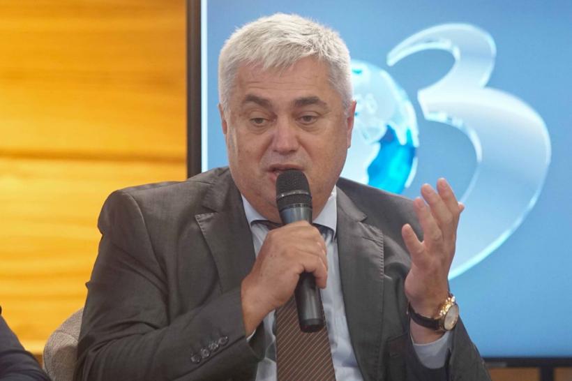 „Cash sau card, maică?” 18845882