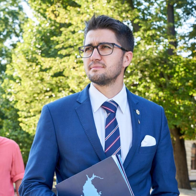 USR își laudă un primar pentru cum îi monitorizează pe salariați și vrea să implementeze, prin lege, sistemul la nivel național 18845908