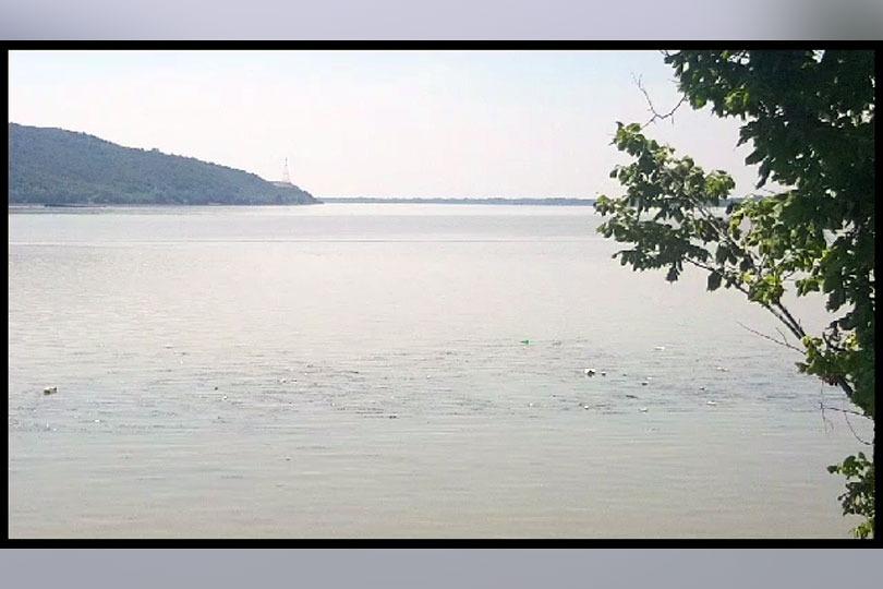 Unda de poluare formată anterior pe Dunăre în zona Cělarevo (Serbia) a fost stopată înainte de a ajunge la granița României 18846300