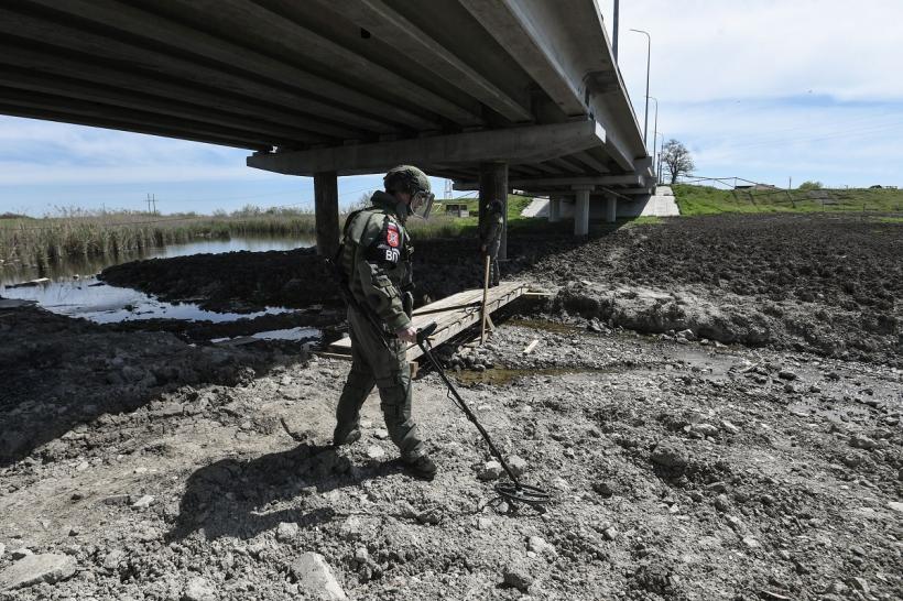 Ucraina a lovit un pod care leagă Herson de Crimeea 