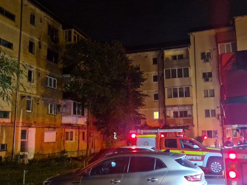 Zeci de timișoreni au fost evacuați în mijlocul nopții, din cauza unui incendiu. Cauza? O țigară lăsată aprinsă 18846434