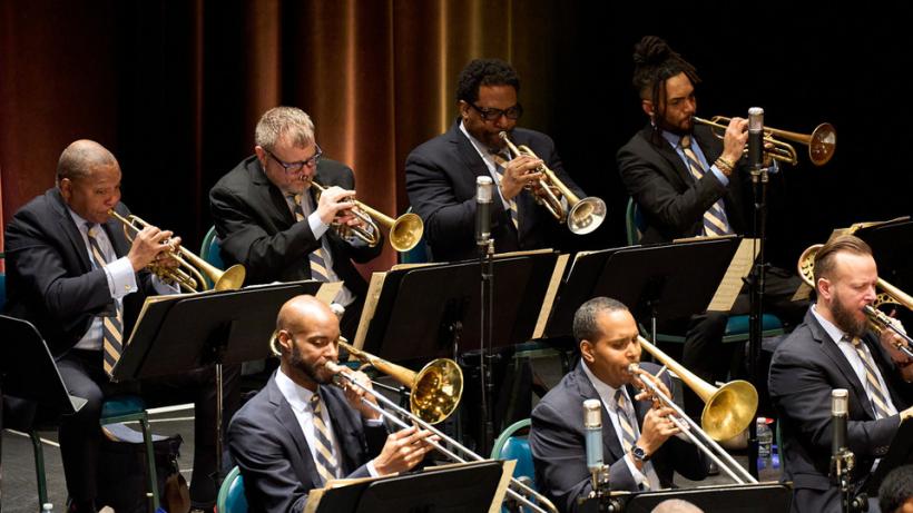 Wynton Marsalis și Jazz at Lincoln Center Orchestra revin la București după succesul absolut din 2021, cu două concerte-surpriză la Athenaeum Summer Festival 2023, pe 25 și 26 iunie 18846594