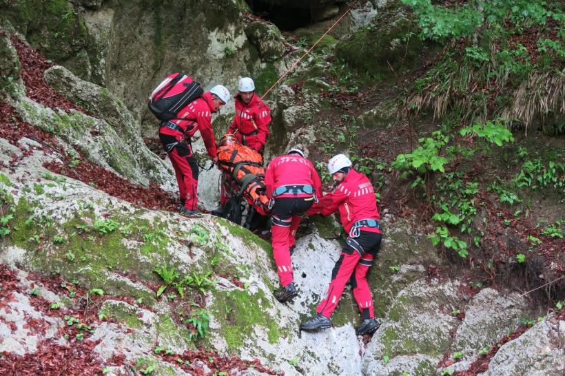 16 persoane au fost salvate de pe munte în ultimele 24 de ore