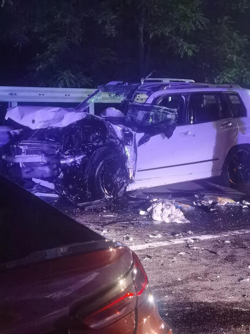 Accident cu 4 victime pe Valea Oltului. Șoferul vinovat a fugit pentru că era beat 18846659