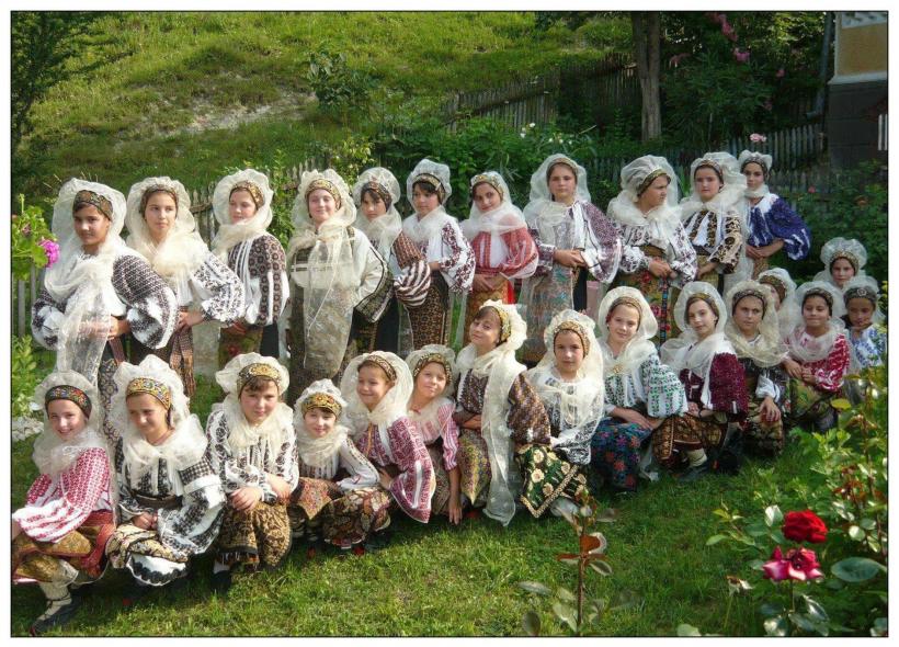  Mândre românce de pretutindeni sărbătoresc Ziua Universală a Iei: Tradiția e vie, povestea merge mai departe  18846667