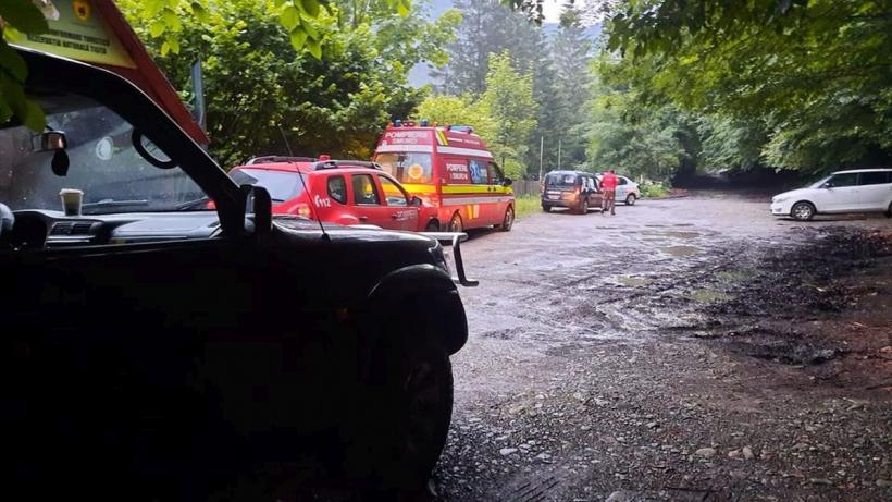 Un bărbat şi fiul său de 12 ani care s-au rătăcit în Cheile Tişiţei, găsiţi după 12 ore 18846810