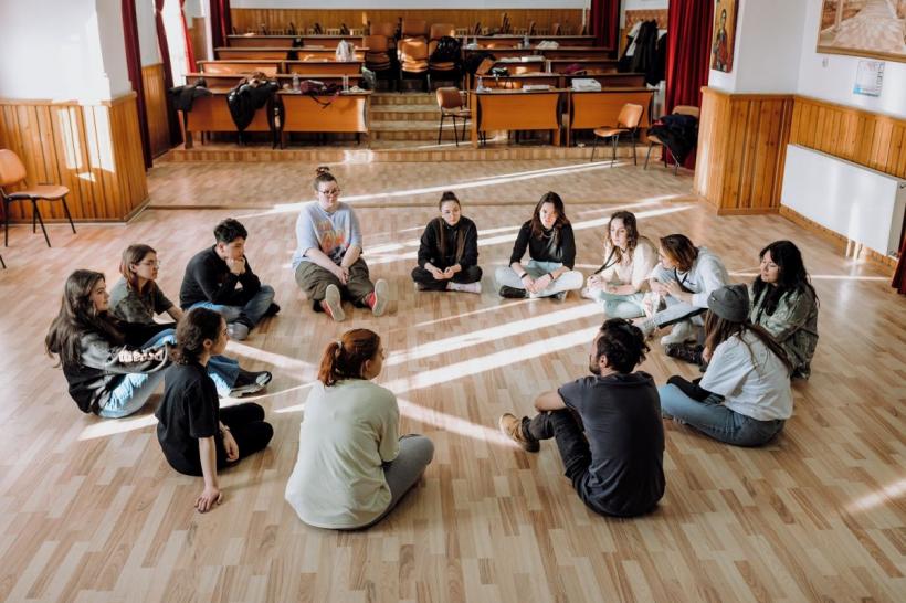 #expriențaIdeoIdeis pune pe scenă și pe ecrane relația oamenilor cu orașele lor. Victor Morozov semnează scenariile celor două producții. 18846398