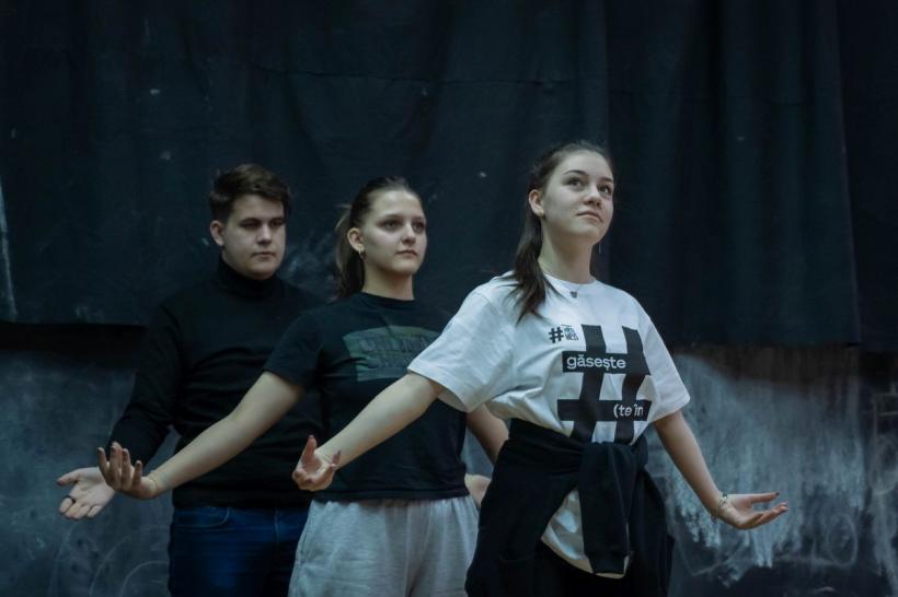 #expriențaIdeoIdeis pune pe scenă și pe ecrane relația oamenilor cu orașele lor. Victor Morozov semnează scenariile celor două producții. 18846399