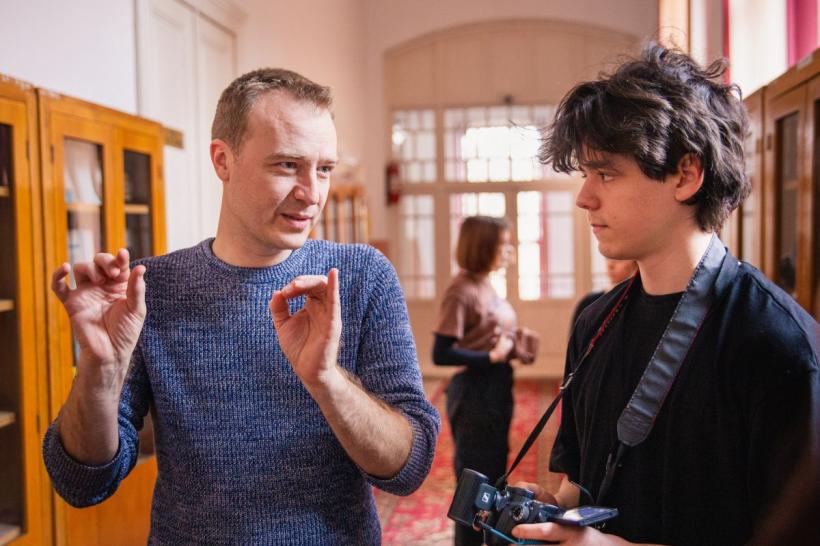 #expriențaIdeoIdeis pune pe scenă și pe ecrane relația oamenilor cu orașele lor. Victor Morozov semnează scenariile celor două producții. 18846400