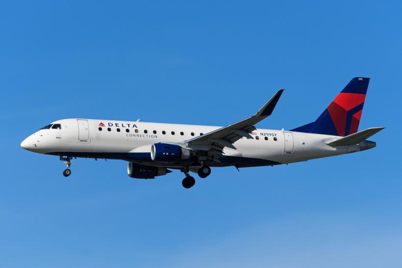 Incident bizar: Un muncitor a murit aspirat de motorul unui avion Delta