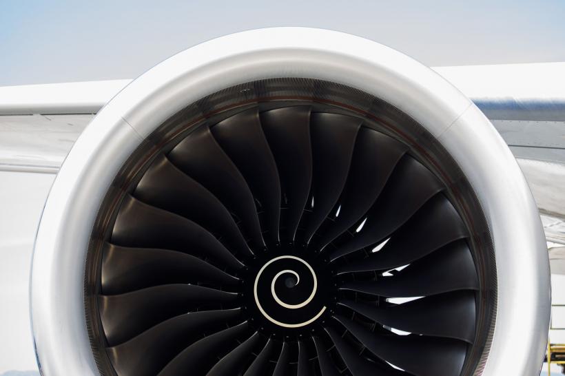 Incident bizar: Un muncitor a murit aspirat de motorul unui avion Delta 18846887