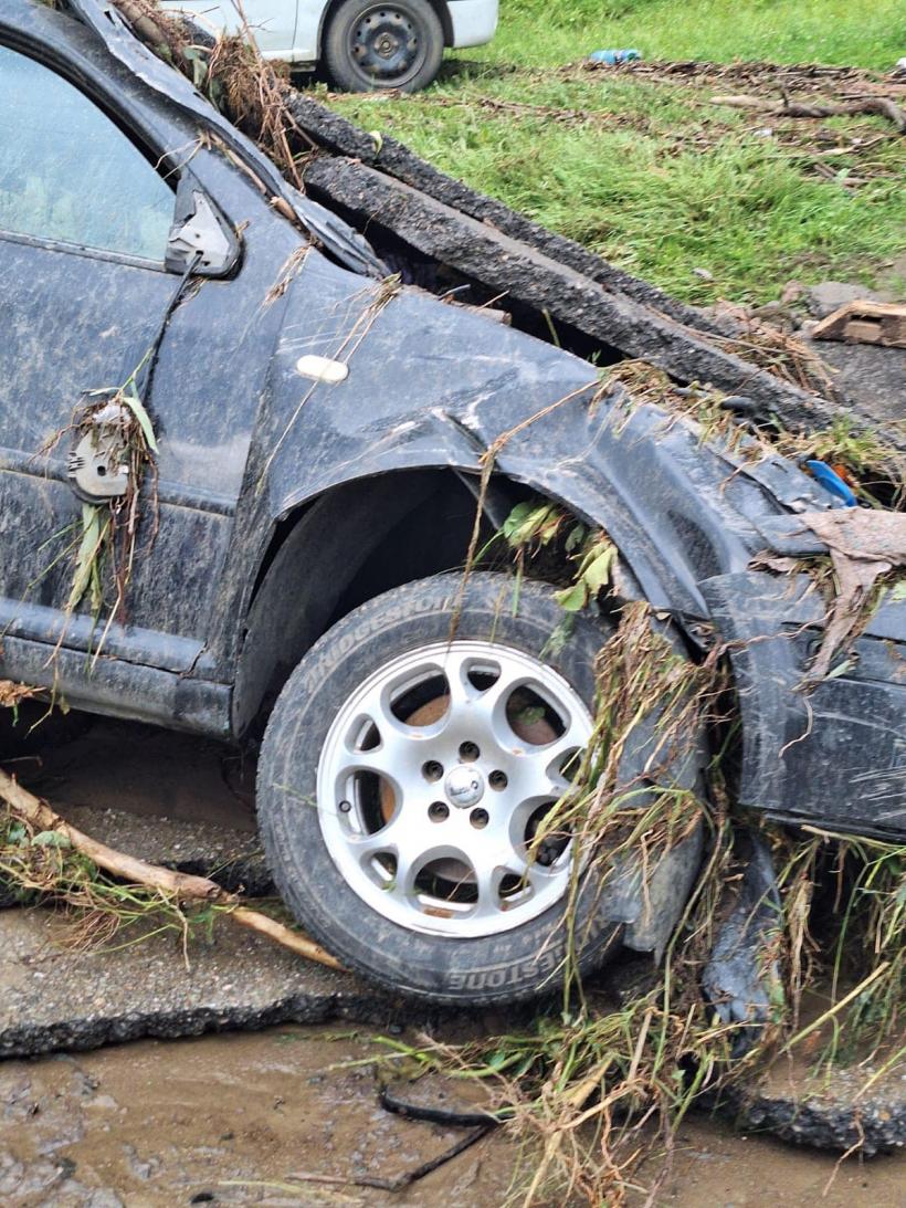 Torentele au făcut prăpăd! Inundații în 21 de județe și București 18846901