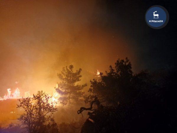 Atenție unde călătoriți. Incendiu de proporții pe insula Rhodos. Un hotel a fost evacuat 18846956