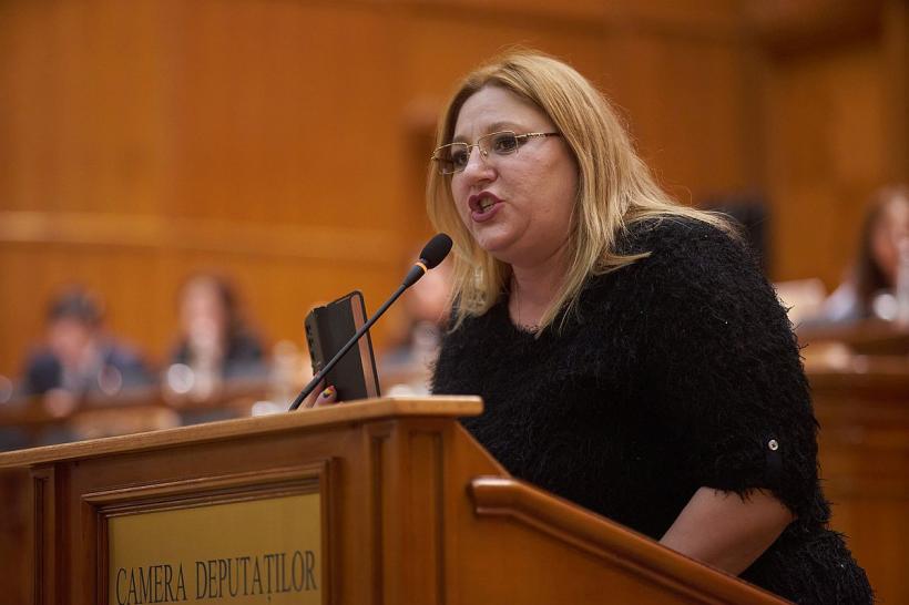 Șoșoacă și Ciolacu, schimb de replici dure în Parlament