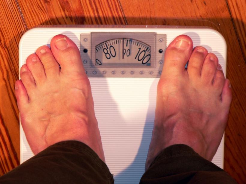 Doi din patru români de vârstă medie sunt supraponderali sau obezi