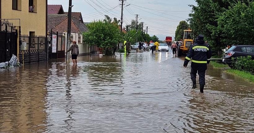 Furia apelor face ravagii. Salvarea miraculoasă a unui copil 18846922