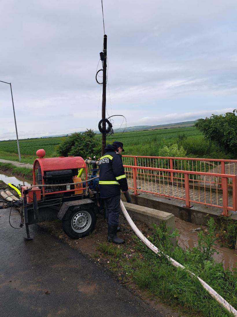 Furia apelor face ravagii. Salvarea miraculoasă a unui copil 18846923