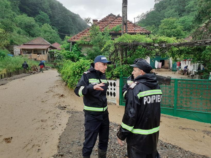 Furia apelor face ravagii. Salvarea miraculoasă a unui copil 18846929