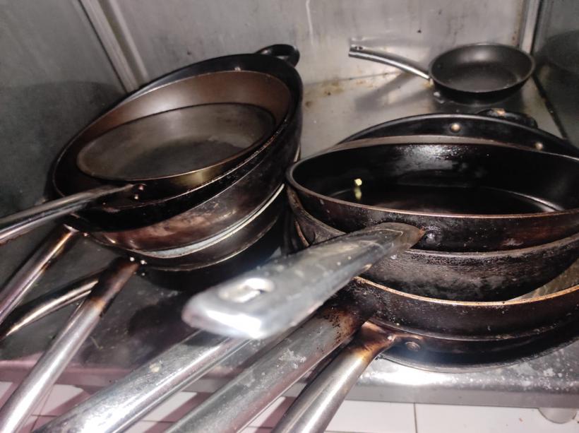 Nenorocire la un restaurant din Costinești! Turiștii sunt serviți cu gândaci, mizerie, mucegai și produse expirate 18847333