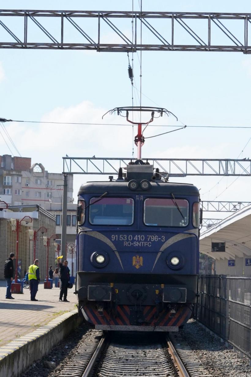 Doi studenți străini s-au electrocutat, după ce s-au urcat pe vagoane să își facă poze 18847365