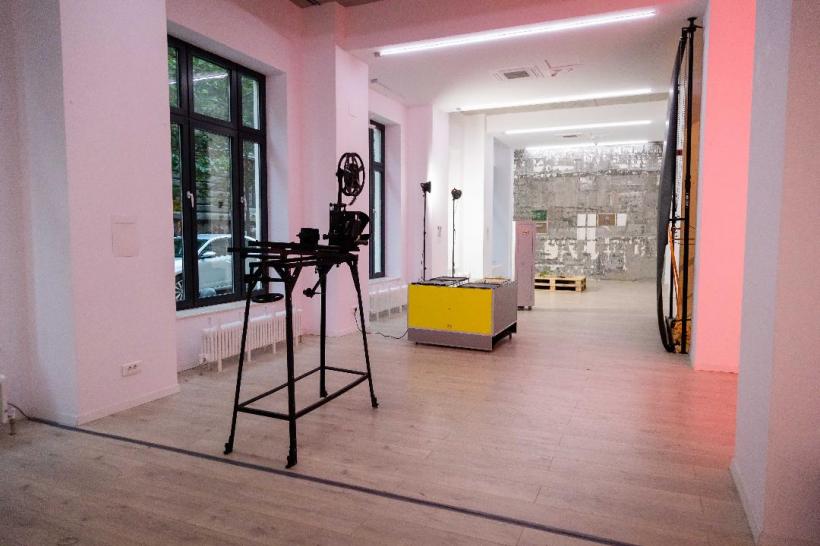 Traseul Neo Art Connect continuă cu noi expoziții de artă și știință 18847300