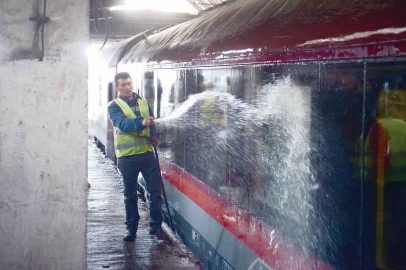 Strigătul de ajutor al roților de tren 18847632