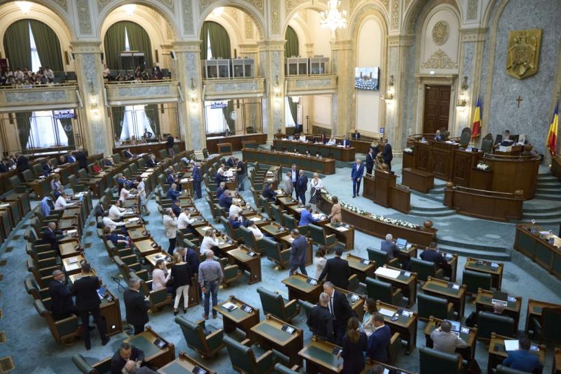 Proiect de lege împotriva deep fake. Glumele foto-video făcute de Inteligența Artificială, amendate cu 200.000 de lei dacă nu sunt semnalate ca trucaje 18847659