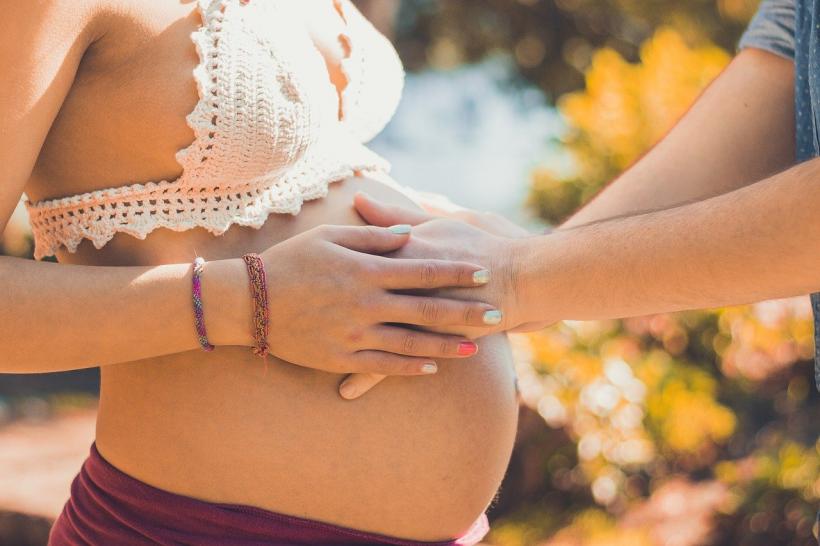 O treime dintre gravidele din România afirmă că nu au făcut analizele recomandate în sarcină