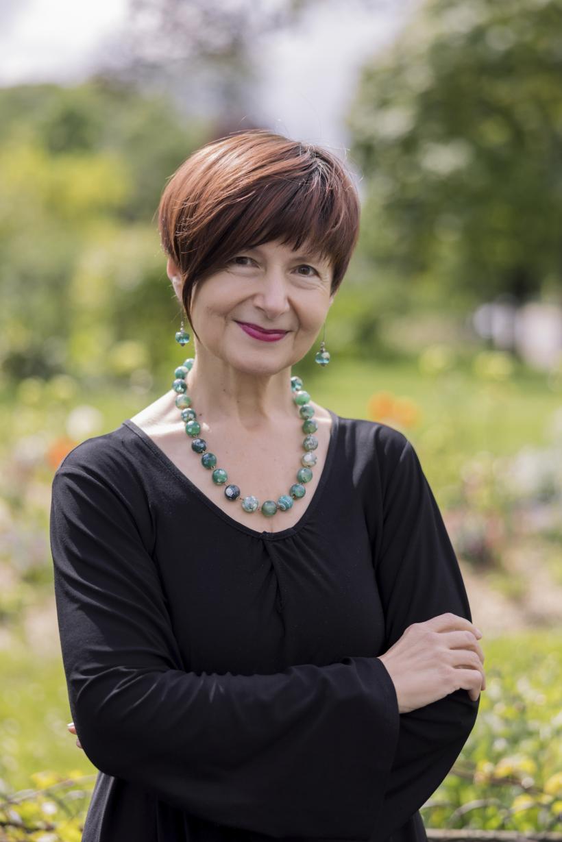 Épaule contre Épaule. Shoulder to Shoulder, Umăr la umăr. Cămașa cu altiță, în prima expoziție ce include și o componentă de realitate virtuală, la Paris 18848457