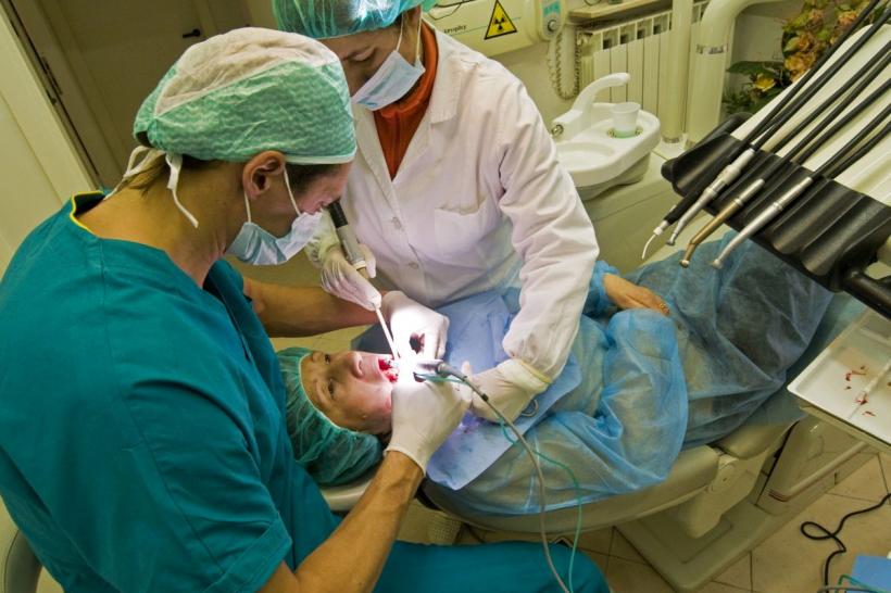 Stomatologii vor să își „extragă” din funcții reprezentanții. Revoluția dentiștilor lăsați fără drept de liberă practică