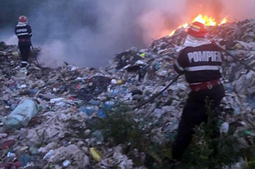 Incendiu la groapa de gunoi a orașului Titu. A fost emis mesaj RO-Alert