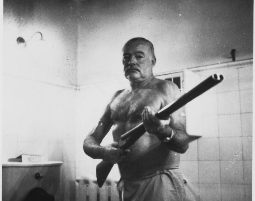 Ernest Hemingway, romancierul cu pușca la tâmplă