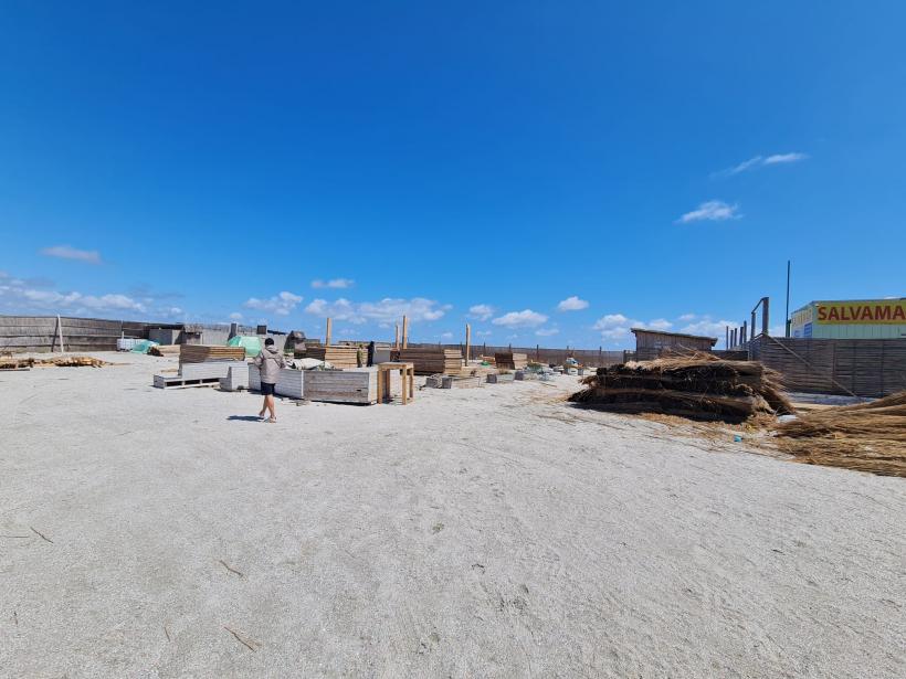 Scandal total pe plaje 18848711