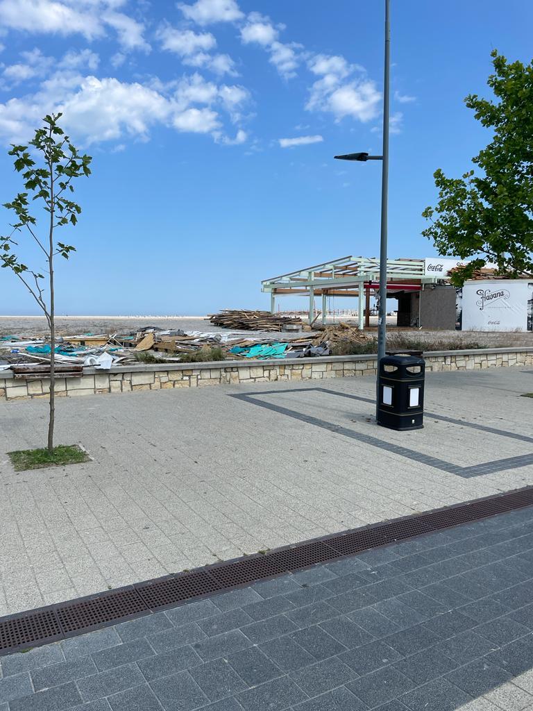 Scandal total pe plaje 18848713