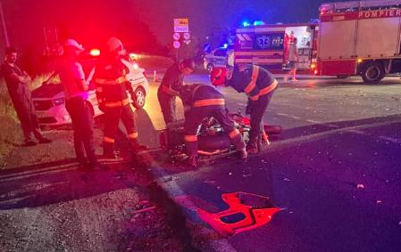 Accident groaznic la ieșirea din Ploiești: motociclist în stop cardio-respirator după ce a fost lovit de un microbuz