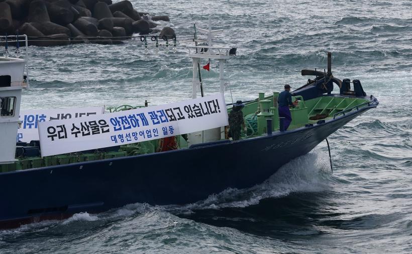 Scandal ecologic! Japonia aprobă eliberarea în mare a apei radioactive de la Fukushima