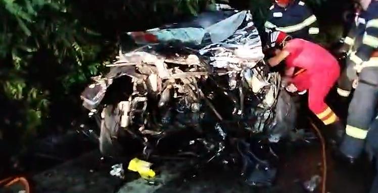 Tragedie în Vâlcea: Coliziune violentă între un tir, un microbuz și un autoturism. Patru oameni au murit 