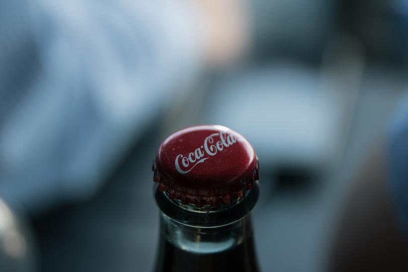 Coca-Cola HBC şi-a îmbunătăţit estimările de profit pentru anul 2023