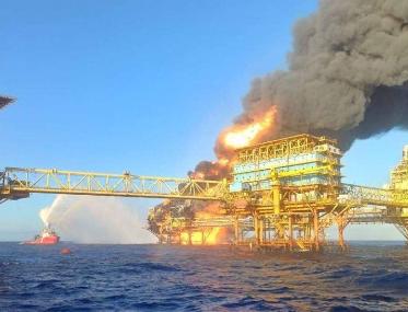 Incendiu uriaș pe o platformă petrolieră în Golful Mexic. Cel puțin două persoane au murit