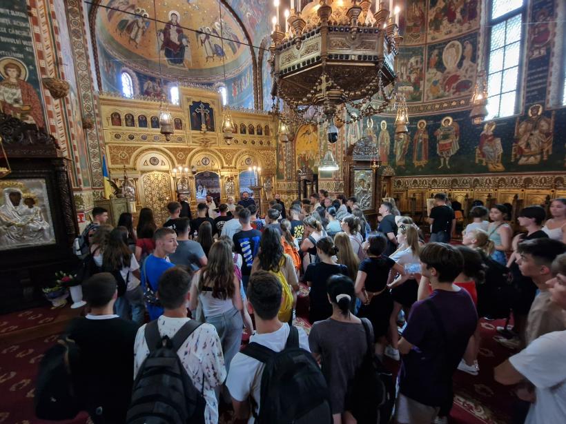 E sărbătoare mare în România. Ce sfinți sunt celebrați astăzi? Moaştele făcătorilor de minuni, la Halmyris 18849017